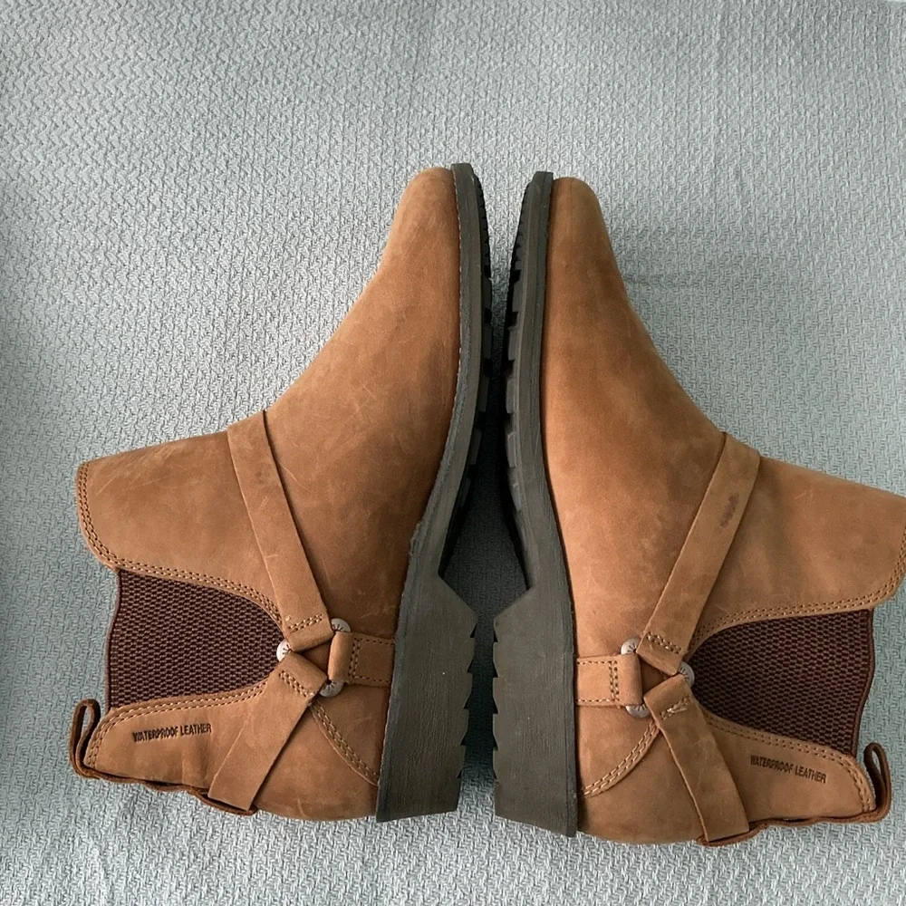 Teva Woman’s Tan Casual Boots - Picture 2 of 7